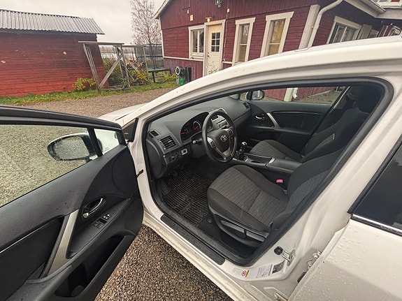 Toyota Avensis 4 of 4