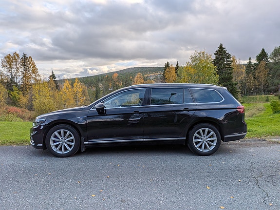 Volkswagen Passat 2 of 12