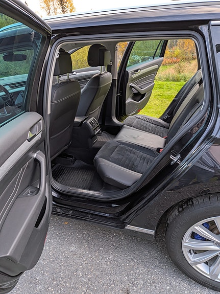 Volkswagen Passat 8 of 12