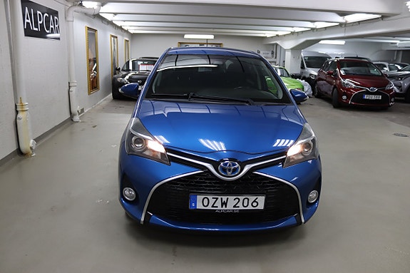Toyota Yaris 3 of 18