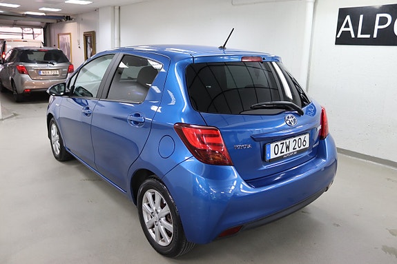 Toyota Yaris 7 of 18