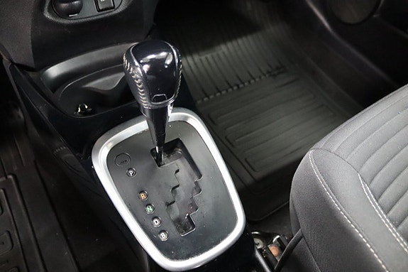 Toyota Yaris 16 of 18
