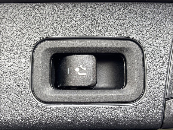 Mercedes-Benz GLB200 6 of 21