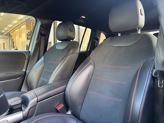 Mercedes-Benz GLB200 12 of 21