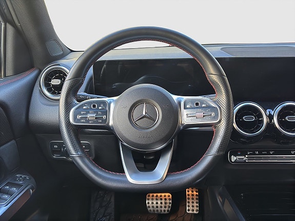 Mercedes-Benz GLB200 14 of 21