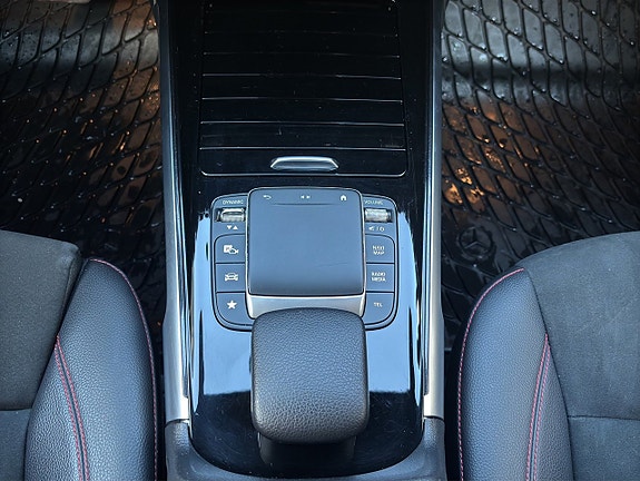 Mercedes-Benz GLB200 15 of 21