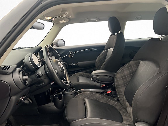 MINI Cooper 11 of 27