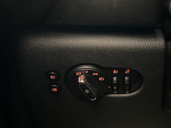 MINI Cooper 22 of 27
