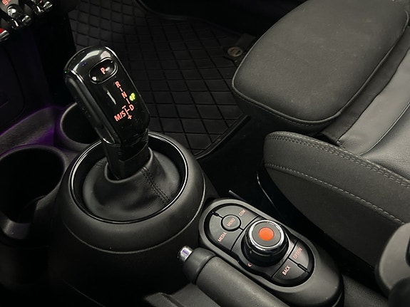 MINI Cooper 21 of 27
