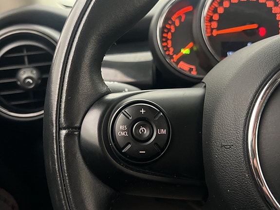 MINI Cooper 16 of 27