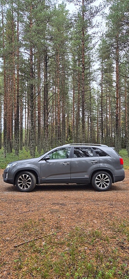 Kia Sorento 2 of 11