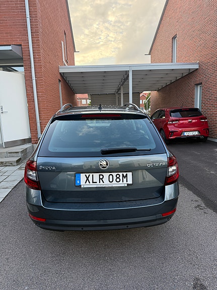 Skoda Octavia 2 of 11