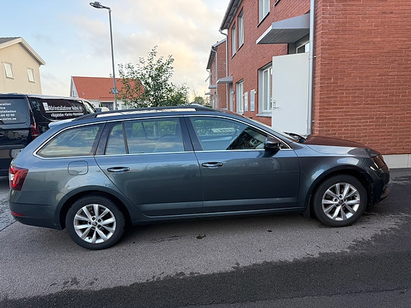 Skoda Octavia 3 of 11