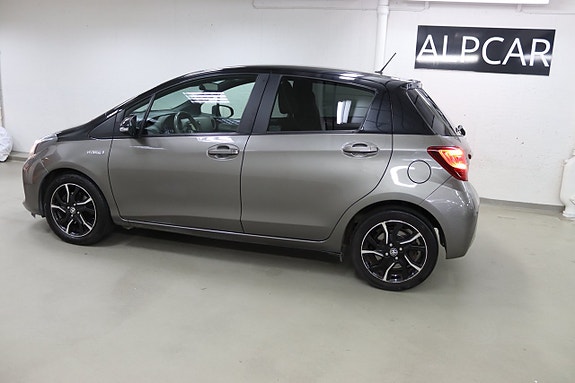 Toyota Yaris 8 of 21