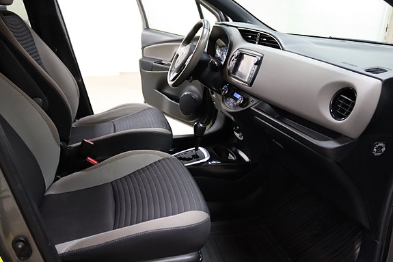 Toyota Yaris 12 of 21