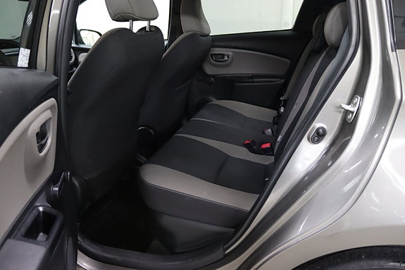 Toyota Yaris 11 of 21
