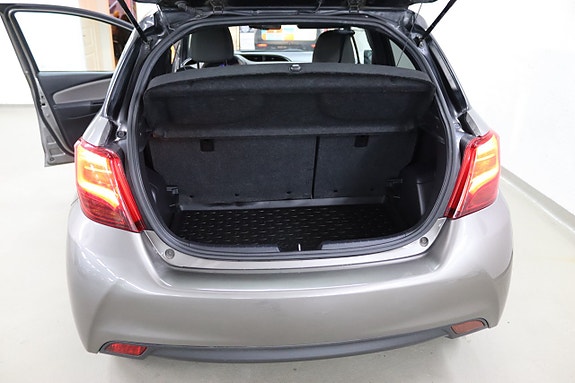 Toyota Yaris 14 of 21
