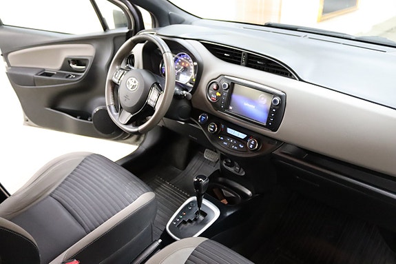 Toyota Yaris 13 of 21