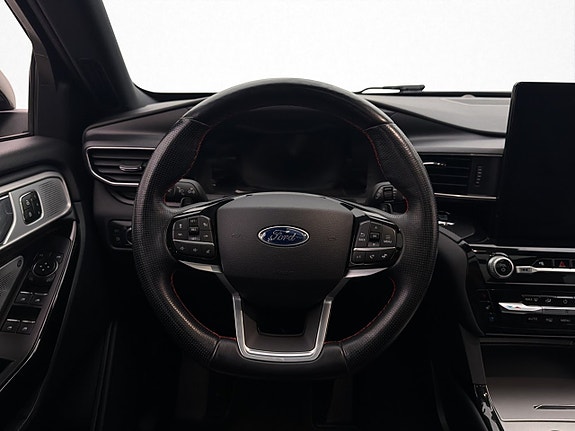 Ford Explorer 15 of 30