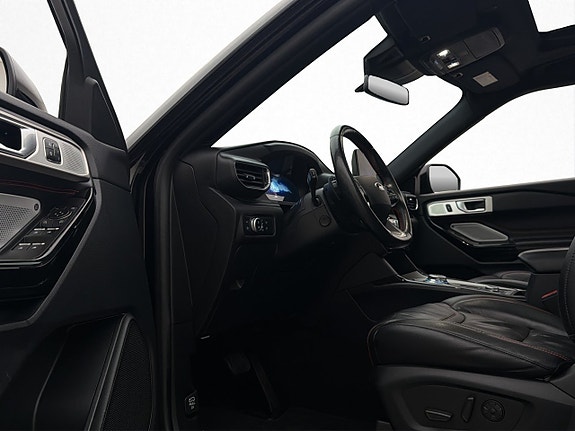 Ford Explorer 12 of 30