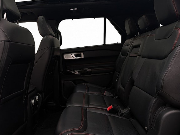 Ford Explorer 18 of 30