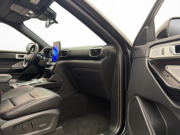 Ford Explorer 17 of 30