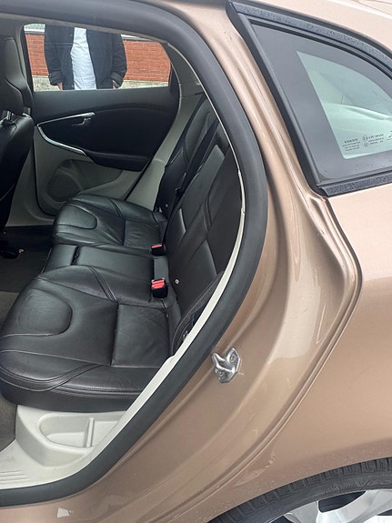 Volvo V40 Cross Country 5 of 6