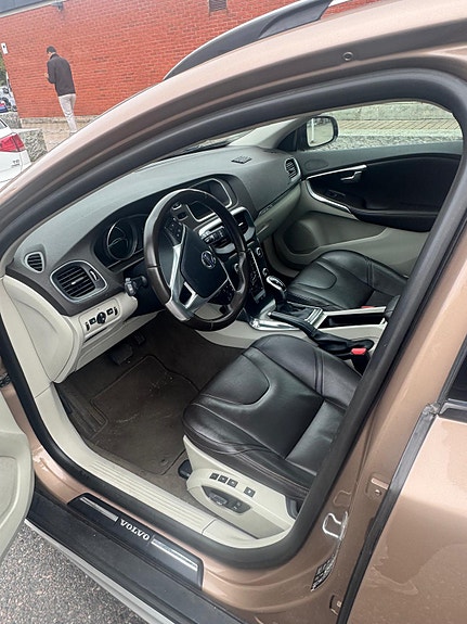 Volvo V40 Cross Country 4 of 6