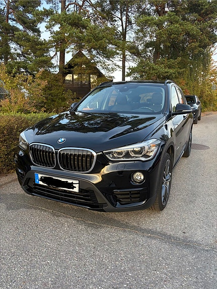 BMW X1 2 of 9
