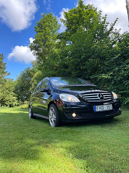 Mercedes-Benz B170 4 of 8