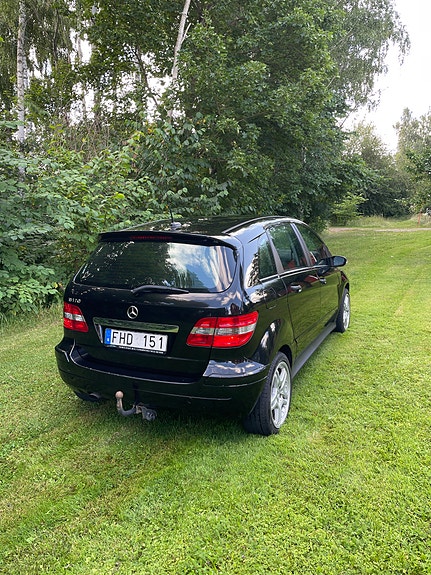 Mercedes-Benz B170 3 of 8