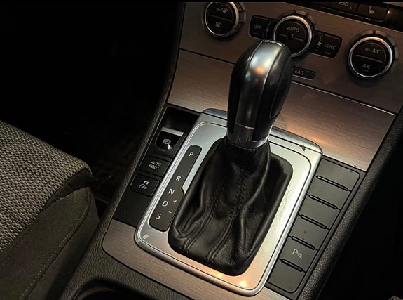 Volkswagen Passat 13 of 22