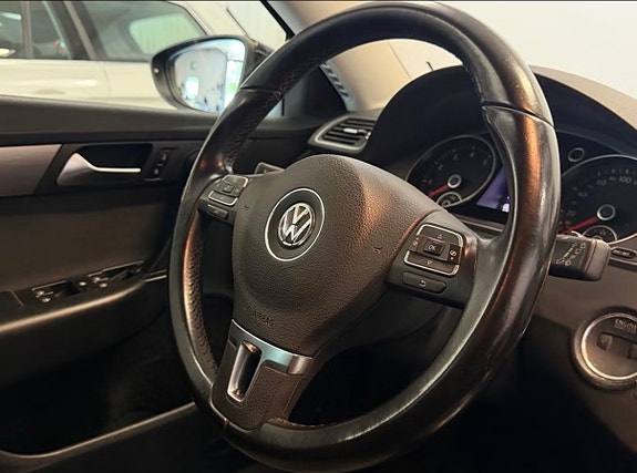 Volkswagen Passat 18 of 22