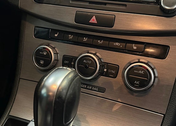 Volkswagen Passat 15 of 22