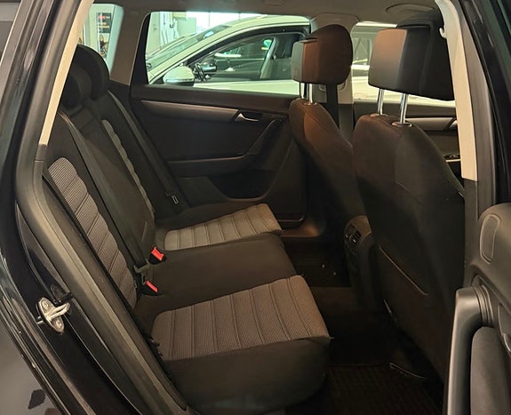 Volkswagen Passat 11 of 22