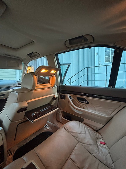 BMW 750i 12 of 12