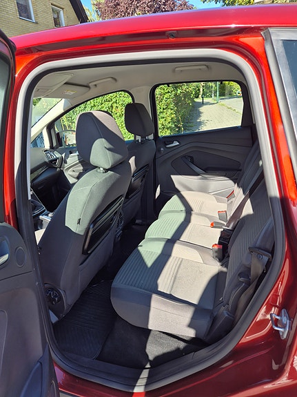 Ford C-Max 8 of 13
