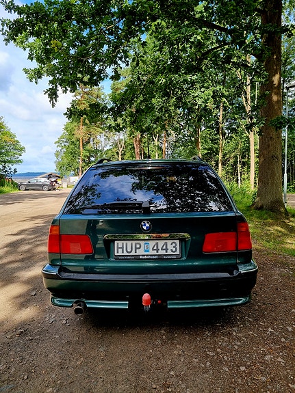 BMW 523i 4 of 4
