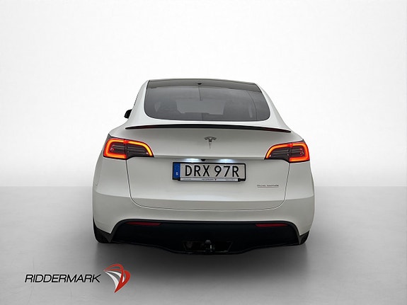 Tesla Model Y 8 of 30