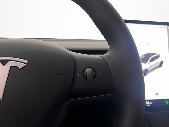 Tesla Model Y 18 of 30