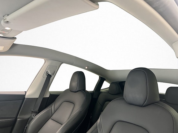 Tesla Model Y 16 of 30