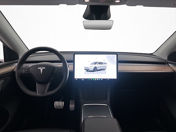 Tesla Model Y 14 of 30