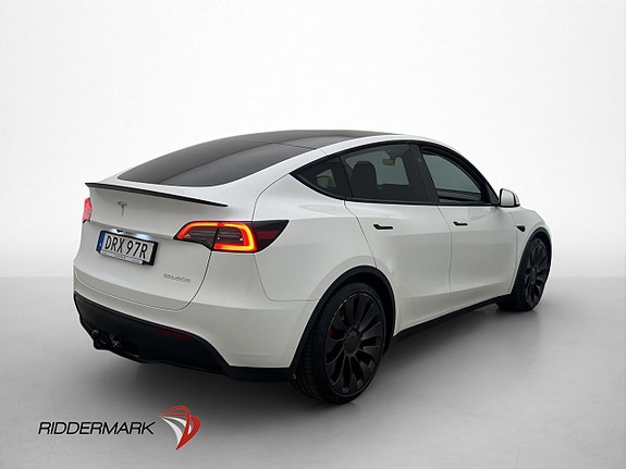 Tesla Model Y 9 of 30