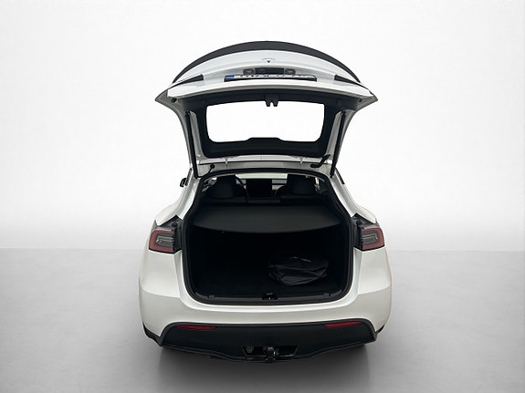 Tesla Model Y 11 of 30