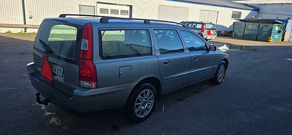 Volvo V70 3 of 5