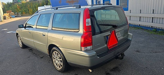 Volvo V70 4 of 5