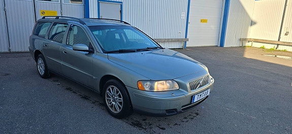 Volvo V70 2 of 5