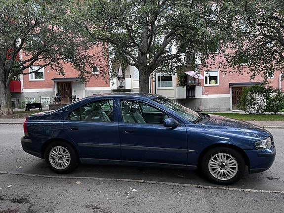 Volvo S60 2 of 8