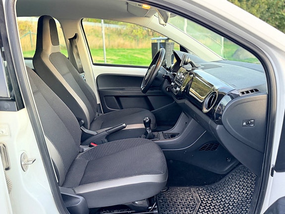 Volkswagen UP! 19 of 30