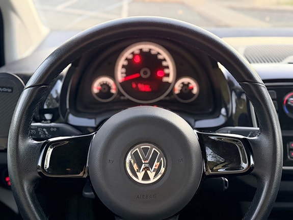Volkswagen UP! 21 of 30